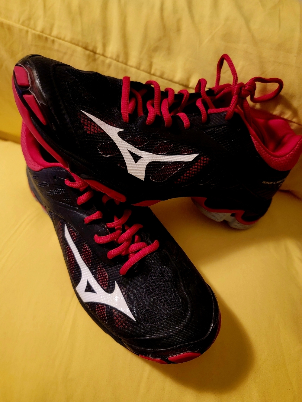 Mizuno Red & Black Wave Lighting Z4